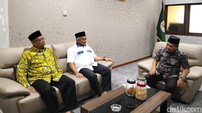 Calon Gubernur Jawa Barat nomor urut 3, Ahmad Syaikhu berkunjung ke Kantor Sekretariat Dewan Masjid Indonesia (DMI) Jabar di Jalan Soekarno Hatta, Kota Bandung, Senin (4/11/2024).