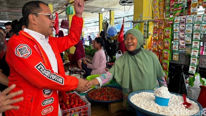 Calon Gubernur Sulsel nomor urut 1, Moh Ramdhan ‘Danny’ Pomanto mengunjungi Pasar Sentral Masamba, Luwu Utara.