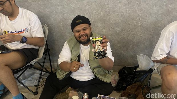 Deretan koleksi tamiya milik Ahmad Sohari yang dipamerkan dalam acara 