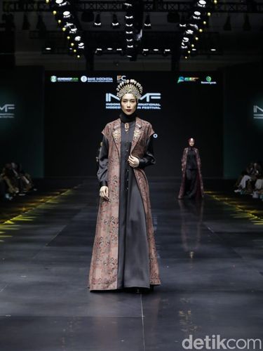 Desainer Nina Septiana mengeluarkan koleksi yang terinspirasi dari kebudayaan Aceh bertajuk Peuhaba.