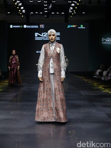 Desainer Nina Septiana mengeluarkan koleksi yang terinspirasi dari kebudayaan Aceh bertajuk Peuhaba.