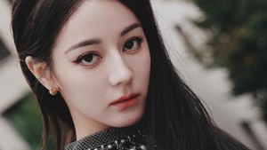 Dari dulu sampai sekarang, posisi Dilraba Dilmurat di hati fans kayaknya susah banget digeser. Foto: Dok. Weibo Dilraba Dilmurat