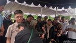 Suasana Haru di Pemakaman Dina Mariana