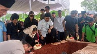 Dina Mariana meninggal dunia pada Minggu (3/11/2024) pukul 14/41 WIB di RS Siloam Semanggi, Jakarta. Foto: Ahsan/detikhot