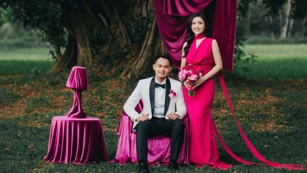 Foto Prewedding Febby Rastanty & Drajat Djumantara, Tema Outdoor bak di Hutan