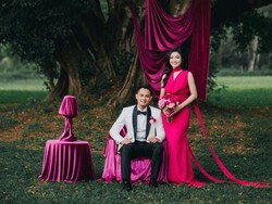 Foto Prewedding Febby Rastanty & Drajat Djumantara, Tema Outdoor bak di Hutan