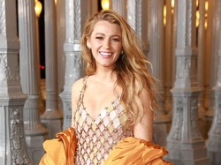 5 Gaya Mewah Blake Lively Berbalut Gaun dari Berlian dan Kristal