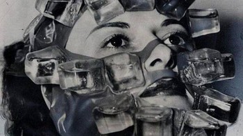 Dirancang oleh penata rias Hollywood tahun 1940-an Max Factor Jr., masker es aneh ini bertujuan untuk mengurangi bengkak di wajah. Factor yakin para aktris akan menggunakan produk ini, entah untuk mendinginkan diri di sela-sela syuting atau untuk meredakan efek dari malam yang panjang di kota. Foto: Reddit