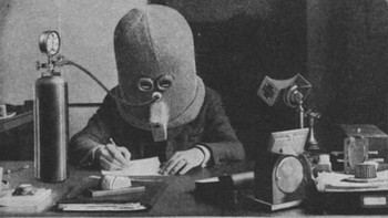 Penemu Hugo Gernsback bekerja keras untuk menemukan semua solusi potensial atas ketidaknyamanan kehidupan modern pada awal hingga pertengahan tahun 1900-an. Ia menciptakan segala hal mulai dari kacamata televisi portabel hingga perangkat yang terlihat di sini, yang ia beri nama The Isolator. Ditujukan untuk memblokir semua kebisingan dan memungkinkan pengguna berkonsentrasi dengan baik, alat itu terbukti sangat tepat. Karena The Isolator terlalu besar dan tidak efisien sehingga kurang mendapat respons positif saat diperkenalkan pada tahun 1925. Foto: Reddit