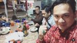 Gaya Farhat Abbas Saat Makan Nasi Tempong hingga Bubur Pontianak