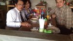 Gaya Farhat Abbas Saat Makan Nasi Tempong hingga Bubur Pontianak
