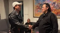 Selalu mengeluarkan pernyataan yang kontroversial, kali ini nama Farhat Abbas kembali disorot usai menantang Denny Sumargo di perseteruan mereka. Foto: Instagram @farhatabbasofficial