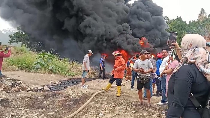 Gudang Penampungan BBM di Bandar Lampung Terbakar