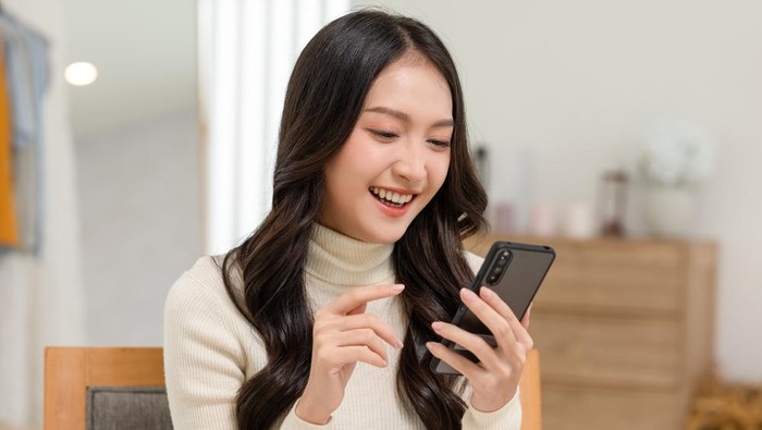 Ilustrasi bermain HP