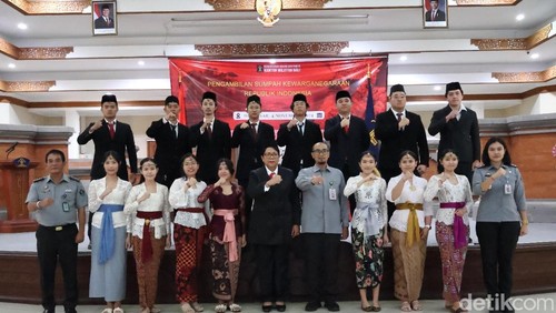 15 anak blasteran Jepang dan Inggris resmi jadi WNI, Senin (4/11/2024). (Dok Kanwil KemenkimHAM Bali).