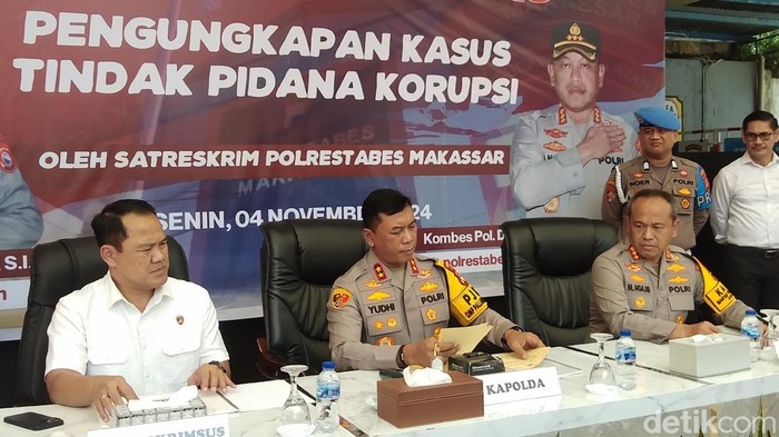 Kapolda Sulsel Irjen Yudhiawan saat prescon di Polrestabes Makassar.