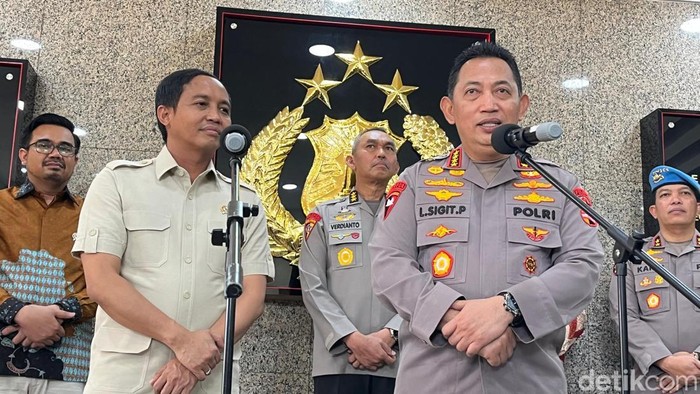 Kapolri Jenderal Listyo Sigit Prabowo dan Kehutanan Raja Juli. (Rumondang/detikcom)