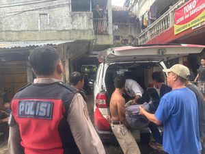 Gagal Menyalip, Pemotor Jatuh dan Tertabrak Bus di Bangka Jaksel