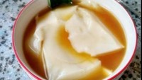 Kembang tahu yang lembut dengan kuah jahe yang dominan pedas bisa kamu nikmati di Kembang Tahu Sule, seharga Rp 10.000. Lokasinya ada di kawasan Pasar Minggu, Jakarta Selatan. Foto: Carsum Roti Pejaten / Google Review
