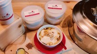 Di Kalideres, Jakarta Barat ada tempat makan kembang tahu dengan topping kacang tanah. Seporsinya dibanderol Rp 10.000 dengan isian yang royal. Nama tempatnya Sejang Kembang Tahu. Foto: Regina Tahsya / Google Review