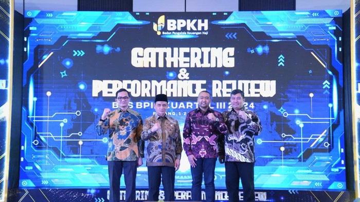 Kepala Badan Pelaksana BPKH Fadlul Imansyah, Wakil Menteri Agama RI Romo H. R. Muhammad Syafii, Pj Gubernur Sumatera Barat Audy Joinaldy dan Anggota Badan Pelaksana BPKH Harry Alexander dalam acara soft launching BPKH Apps.