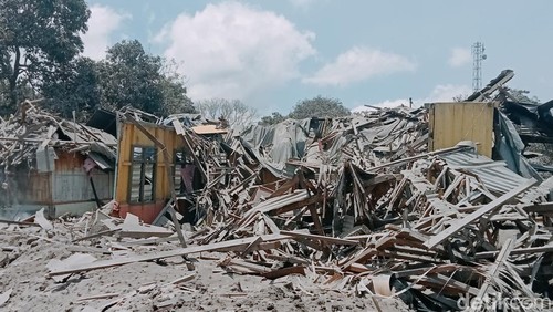 Kerusakan akibat erupsi gunung Lewotobi Laki-laki di Flores Timur, Nusa Tenggara Timur, Senin (4/11/2024).