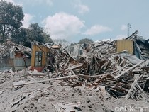 Hujan Pasir-Kerikil Lahar Erupsi Gunung Lewotobi Porak-porandakan Permukiman