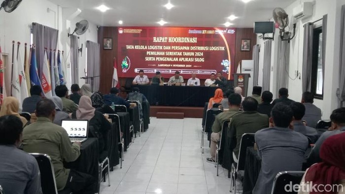 Komisioner KPU Lamongan Divisi Sosialisasi, Pendidikan Pemilih, Partisipasi Masyarakat dan SDM, A Thoriq Hidayatullah.