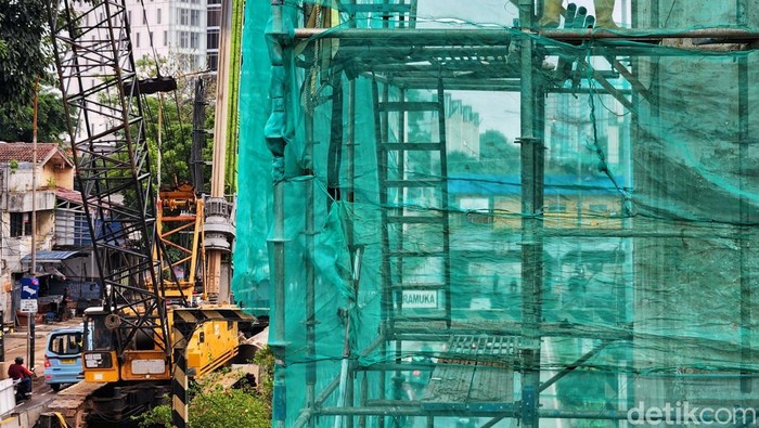 Pemerintah mendorong konektivitas infrastruktur untuk menopang pertumbuhan ekonomi. Konektivitas melalui proyek infrastruktur transportasi darat, laut, udara, serta perkeretaapian.