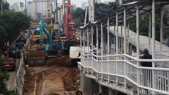 Konektivitas Infrastrutur Topang Pertumbuhan Ekonomi Pemerintah mendorong konektivitas infrastruktur untuk menopang pertumbuhan ekonomi. Konektivitas melalui proyek infrastruktur transportasi darat, laut, udara, serta perkeretaapian.