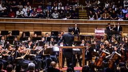 Menikmati Konser Light Ministry Orchestra Menikmati Konser Light Ministry Orchestra