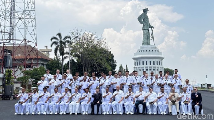 Latihan bersama TNI AL dengan Russian Navy