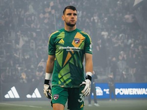 Maarten Paes Lagi-lagi Bantah Isu Gabung ke Persib