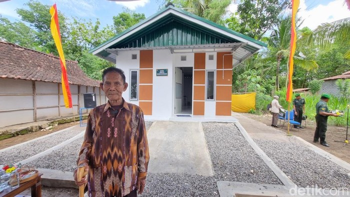 Mbah Sarno eks militer sukarela kini tinggal di rumah baru bantuan Kodam IV/Diponegoro. Bantuan rumah ini diserahkan Pangdam Diponegoro Mayjen Deddy Suryadi, Senin (4/11/2024).