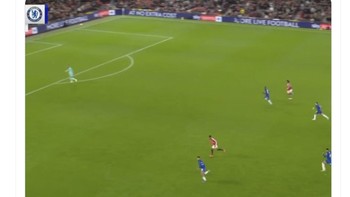 Seharusnya Garnacho mengumpan ke rekan yang lebih bebas. Akun ini menyindir Garnacho IQ-nya rendah. Foto: X.com