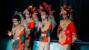 Setelah melalui berbagai proses penyisihan, kini 10 sanggar terpilih telah mempertunjukkan karyanya di daerahnya masing-masing.