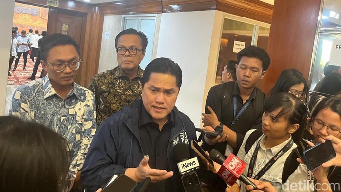 Menteri BUMN Erick Thohir usai rapat dengan Komisi VI DPR