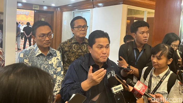 Menteri BUMN Erick Thohir usai rapat dengan Komisi VI DPR