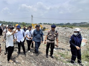 Menteri LH Minta TPS Gunung Putri Dekat Pabrik Kertas di Bogor Dihentikan
