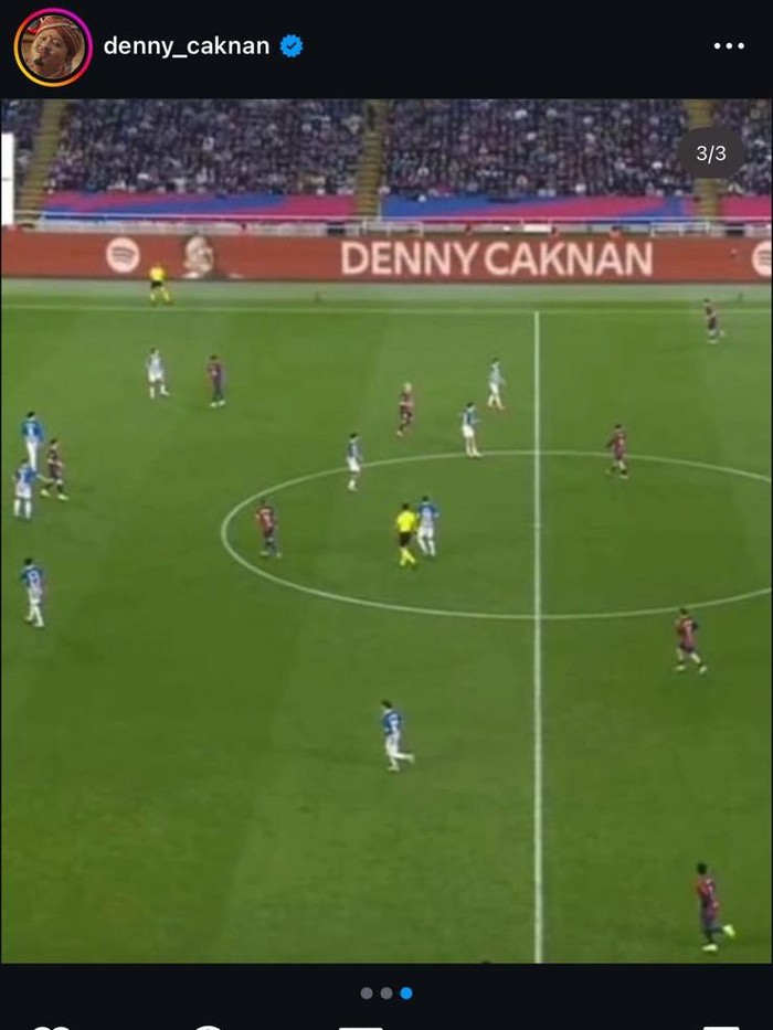 Nama Denny Caknan terpampang di reklame pertandingan Barcelona vs Espanyol