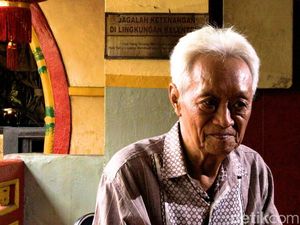 Oey Tjin Eng, Kamus Berjalan Kelenteng Boen Tek Bio