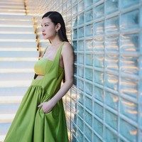 Melalui akun Instagram pribadinya Patricia membagikan foto-fotonya kini. Dari salah satu unggahannya terlihat wanita yang akrab disapa Patgouw itu memamerkan gayanya yang stylish. Di keterangan unggahan Patgouw juga menulis jika foto tersebut diambil 1 bulan setelah dirinya melahirkan. Foto: Instagram/@patriciagouw