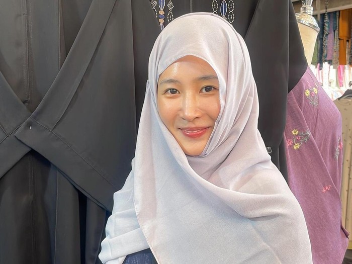 Penampilan Yuri SNSD berhijab di Arab Saudi