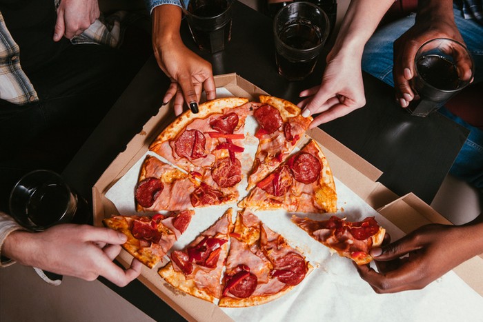 cara menghangatkan pizza