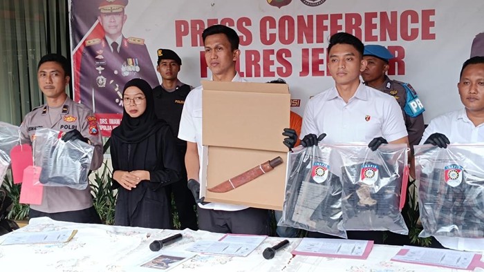 Polisi mengungkap pembunuhan bapak oleh anak di Jember.