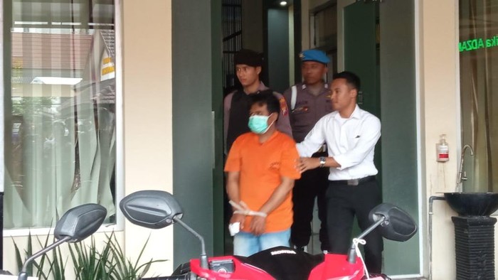 Polisi mengungkap pembunuhan bapak oleh anak di Jember.