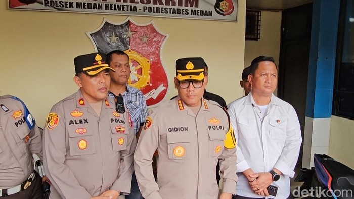 Polisi saat pers rilis penangkapan pelaku begal di Medan. (Foto: Evita Doryna Br Ginting/detikSumut).