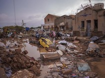 Porak Poranda Spanyol Diterjang Banjir Bandang