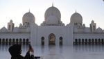 Potret Masjid Sheikh Zayed di Abu Dhabi yang Bisa Tampung 55.000 Jamaah