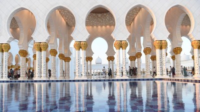 Potret Masjid Sheikh Zayed di Abu Dhabi yang Bisa Tampung 55.000 Jamaah